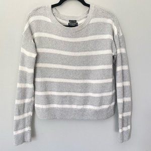 Abercrombie & Fitch crew neck sweater. 100% cotton, size Small. Grey and white